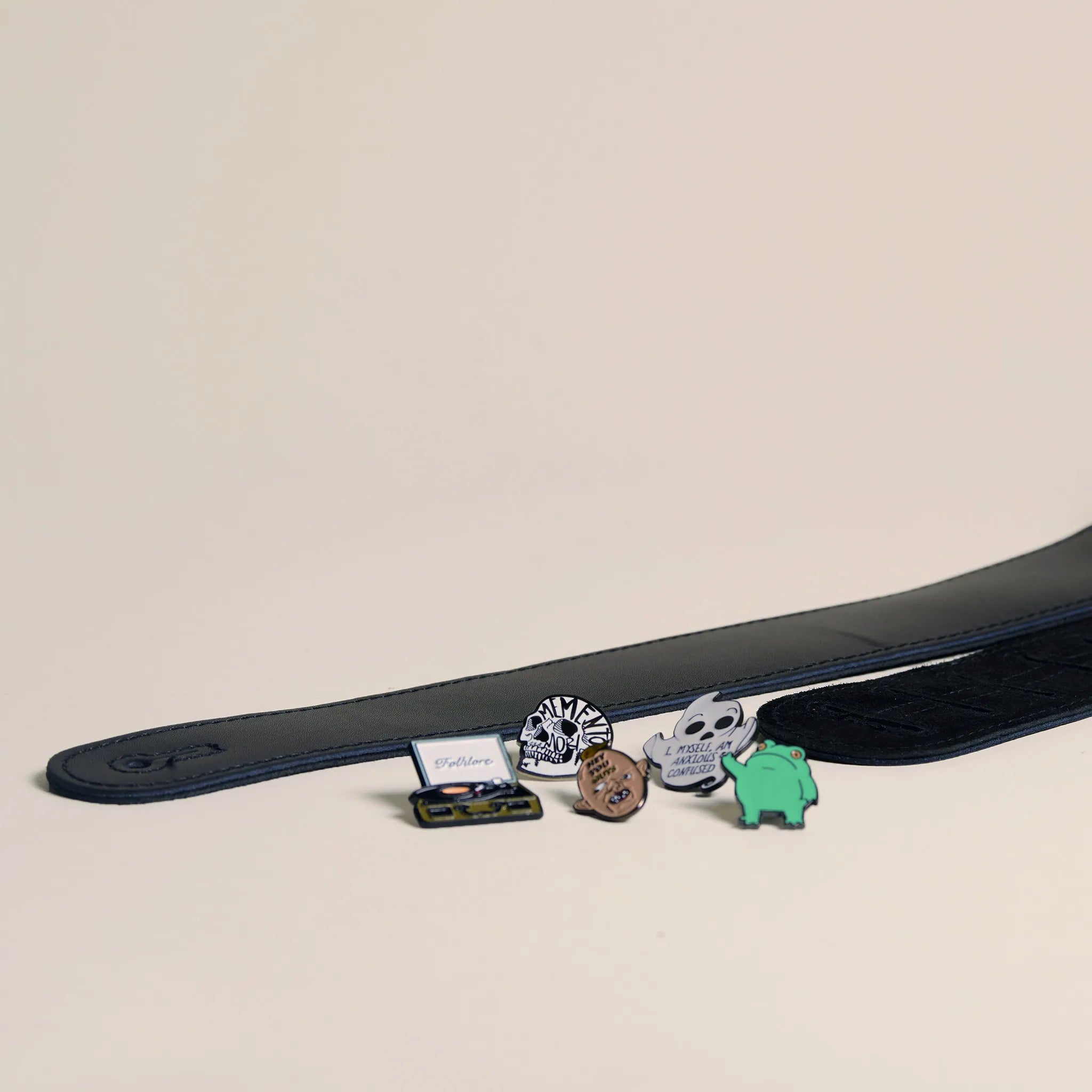 "Memento Skull" Pins